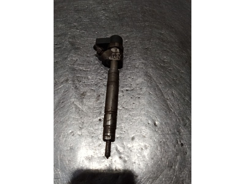 Recambio de inyector para jeep gr.cherokee (wj/wg) 2.7 crd limited referencia OEM IAM 0445110204 A6120700587 BOSCH