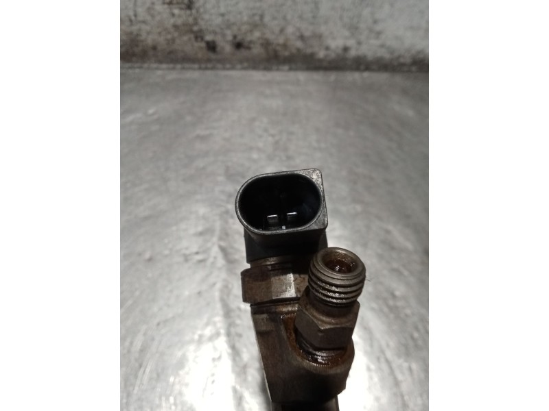 Recambio de inyector para jeep gr.cherokee (wj/wg) 2.7 crd limited referencia OEM IAM 0445110204 A6120700587 BOSCH