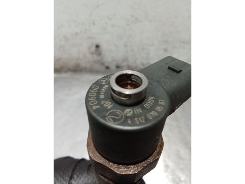 Recambio de inyector para jeep gr.cherokee (wj/wg) 2.7 crd limited referencia OEM IAM 0445110204 A6120700587 BOSCH