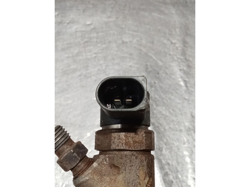 Recambio de inyector para jeep gr.cherokee (wj/wg) 2.7 crd limited referencia OEM IAM 0445110204 A6120700587 BOSCH