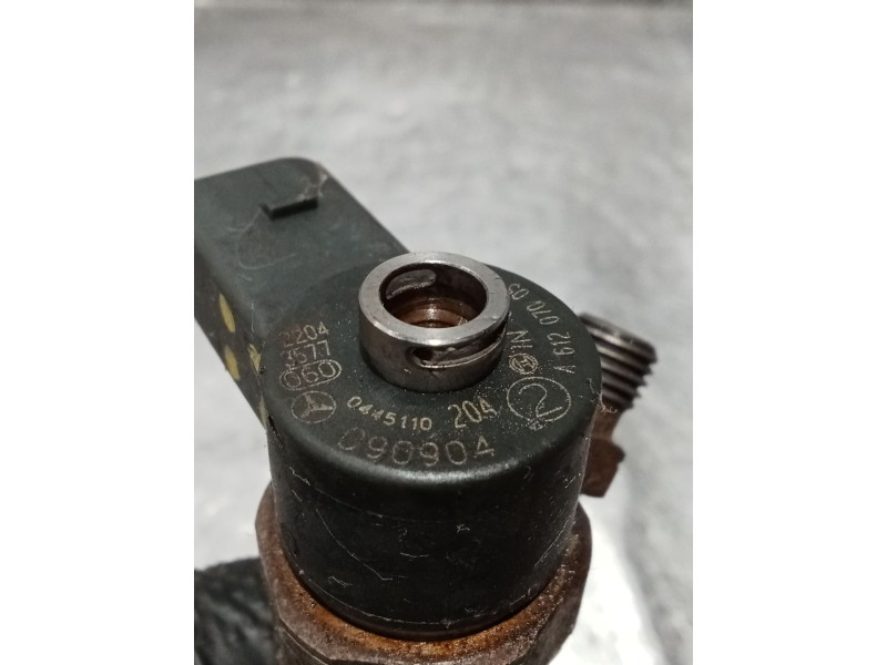 Recambio de inyector para jeep gr.cherokee (wj/wg) 2.7 crd limited referencia OEM IAM 0445110204 A6120700587 BOSCH