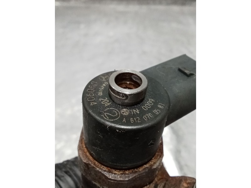 Recambio de inyector para jeep gr.cherokee (wj/wg) 2.7 crd limited referencia OEM IAM 0445110204 A6120700587 BOSCH