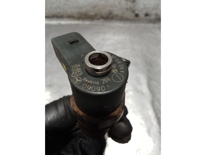 Recambio de inyector para jeep gr.cherokee (wj/wg) 2.7 crd limited referencia OEM IAM 0445110204 A6120700587 BOSCH