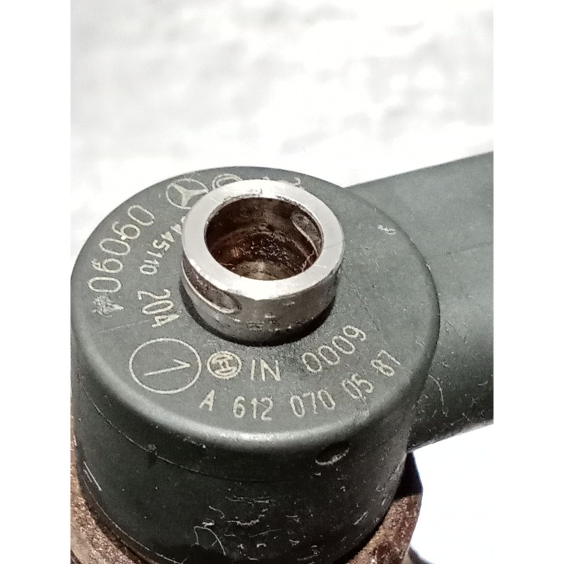 Recambio de inyector para jeep gr.cherokee (wj/wg) 2.7 crd limited referencia OEM IAM 0445110204 A6120700587 BOSCH