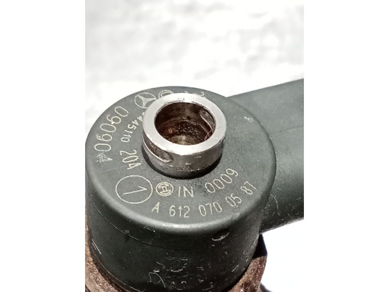 Recambio de inyector para jeep gr.cherokee (wj/wg) 2.7 crd limited referencia OEM IAM 0445110204 A6120700587 BOSCH