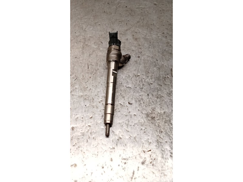 Recambio de inyector para land rover discovery v (l462) 2.0 sd4 4x4 referencia OEM IAM G4D39K546BB 0445110701 BOSCH