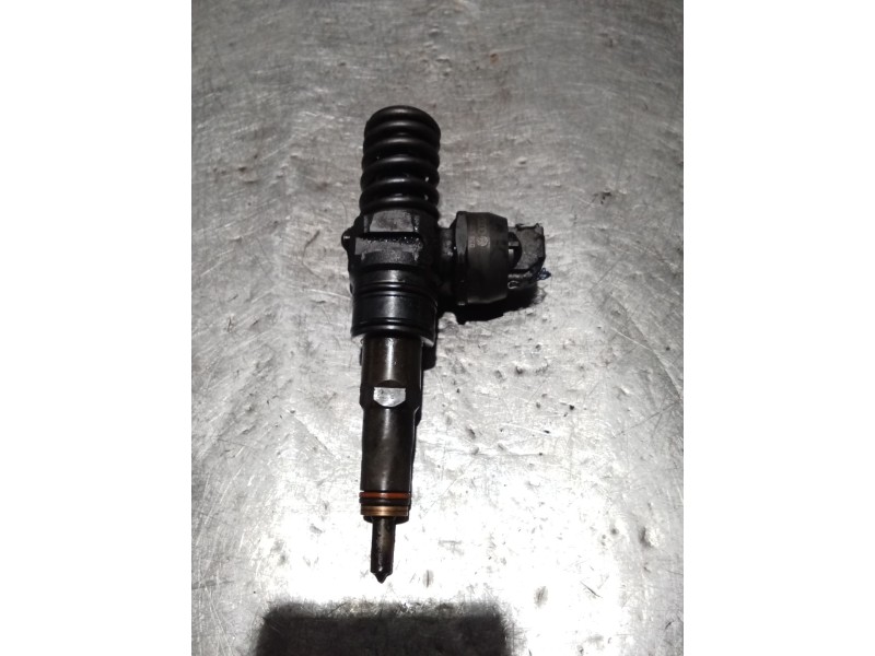 Recambio de inyector para volkswagen caddy iii furgoneta/monovolumen (2ka, 2kh, 2ca, 2ch) 2.0 sdi referencia OEM IAM 038130073AF