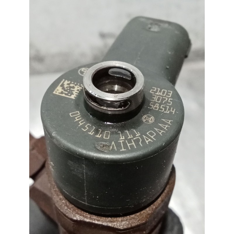 Recambio de inyector para alfa romeo gt (937_) 1.9 jtd (937cxn1b) referencia OEM IAM 0445110111 2103307558514 BOSCH