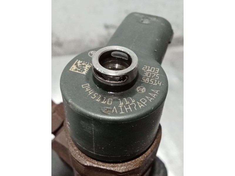 Recambio de inyector para alfa romeo gt (937_) 1.9 jtd (937cxn1b) referencia OEM IAM 0445110111 2103307558514 BOSCH