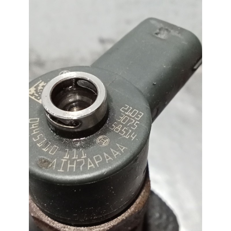 Recambio de inyector para alfa romeo gt (937_) 1.9 jtd (937cxn1b) referencia OEM IAM 0445110111 2103307558514 BOSCH