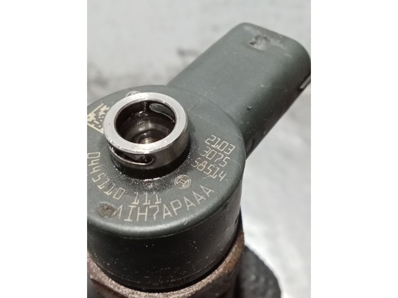 Recambio de inyector para alfa romeo gt (937_) 1.9 jtd (937cxn1b) referencia OEM IAM 0445110111 2103307558514 BOSCH