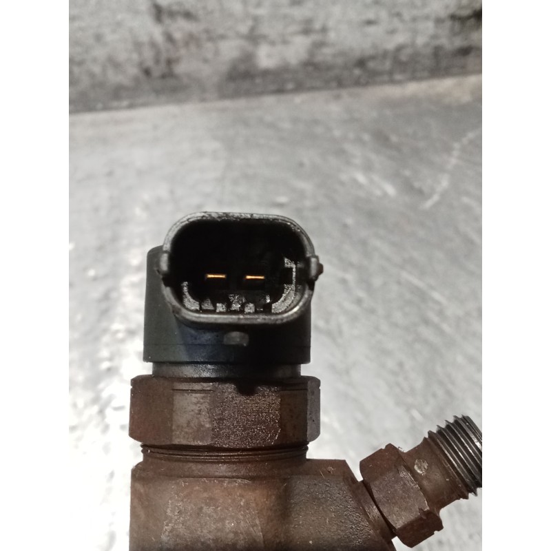 Recambio de inyector para alfa romeo gt (937_) 1.9 jtd (937cxn1b) referencia OEM IAM 0445110111 2103307558514 BOSCH