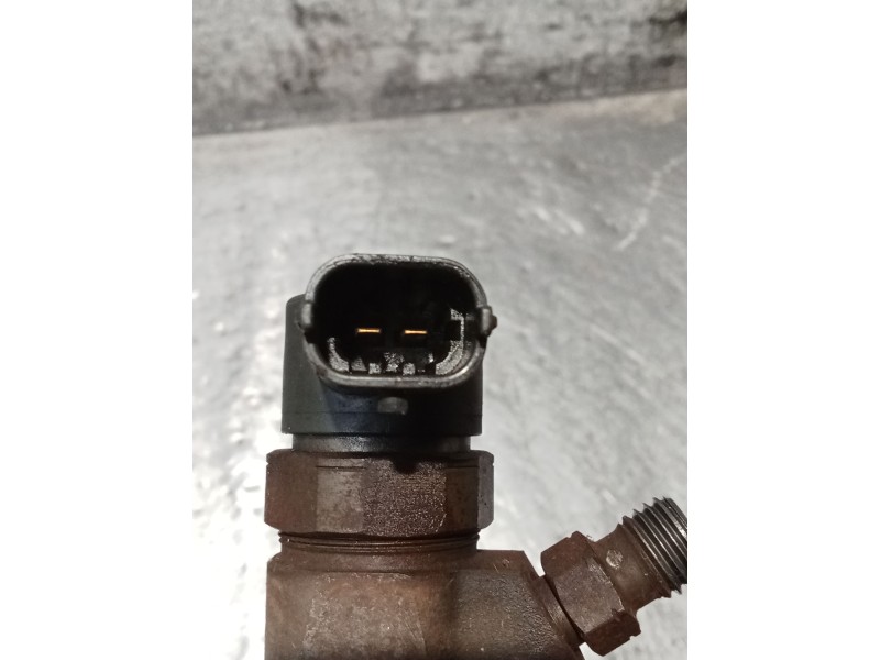 Recambio de inyector para alfa romeo gt (937_) 1.9 jtd (937cxn1b) referencia OEM IAM 0445110111 2103307558514 BOSCH