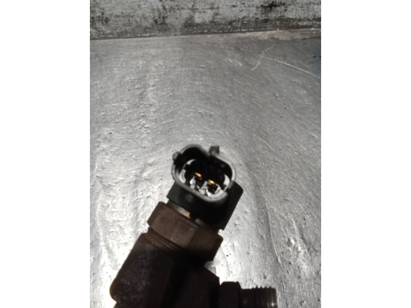 Recambio de inyector para alfa romeo gt (937_) 1.9 jtd (937cxn1b) referencia OEM IAM 0445110111 2103307558514 BOSCH