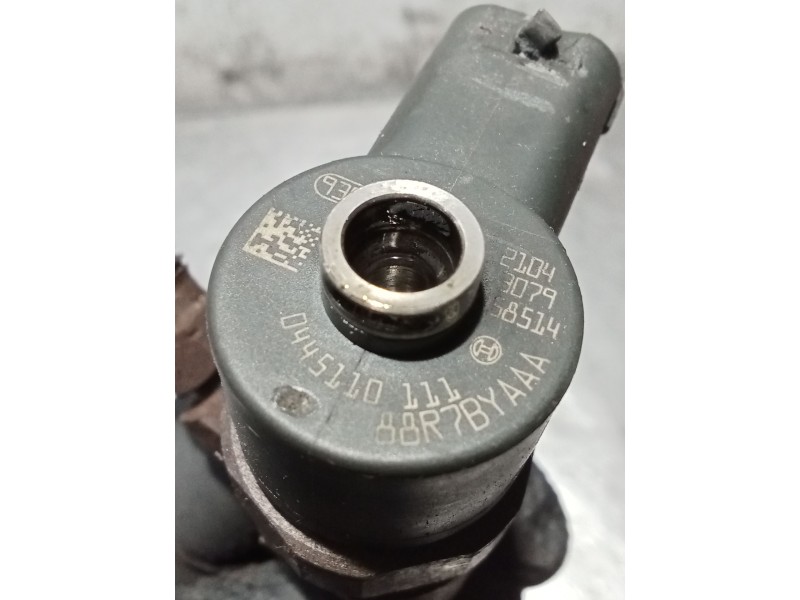 Recambio de inyector para alfa romeo gt (937_) 1.9 jtd (937cxn1b) referencia OEM IAM 0445110111 2103307558514 BOSCH