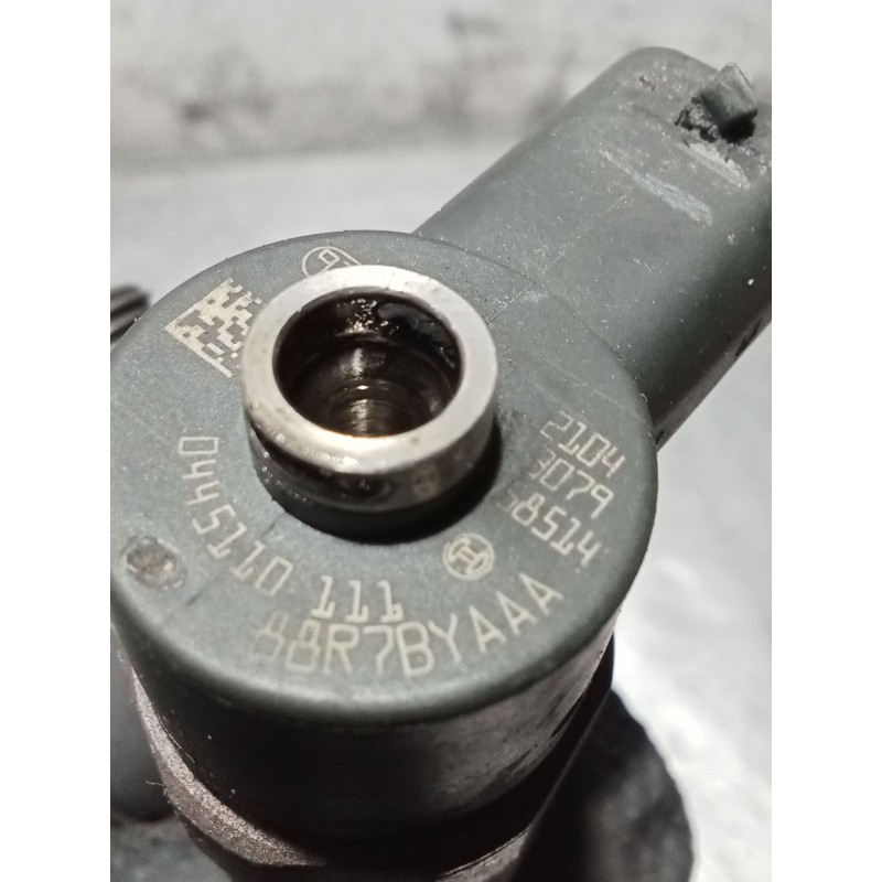 Recambio de inyector para alfa romeo gt (937_) 1.9 jtd (937cxn1b) referencia OEM IAM 0445110111 2103307558514 BOSCH