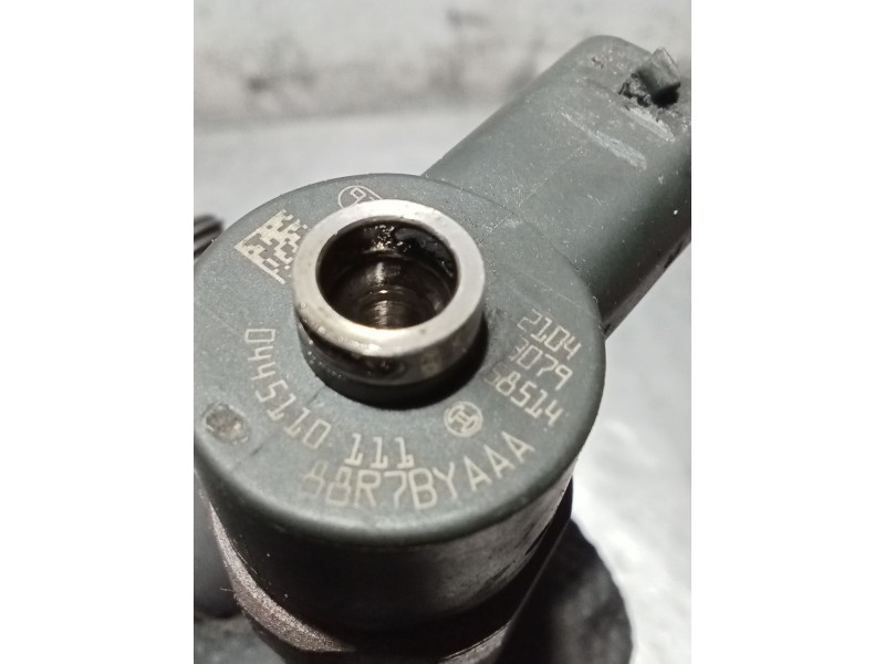 Recambio de inyector para alfa romeo gt (937_) 1.9 jtd (937cxn1b) referencia OEM IAM 0445110111 2103307558514 BOSCH