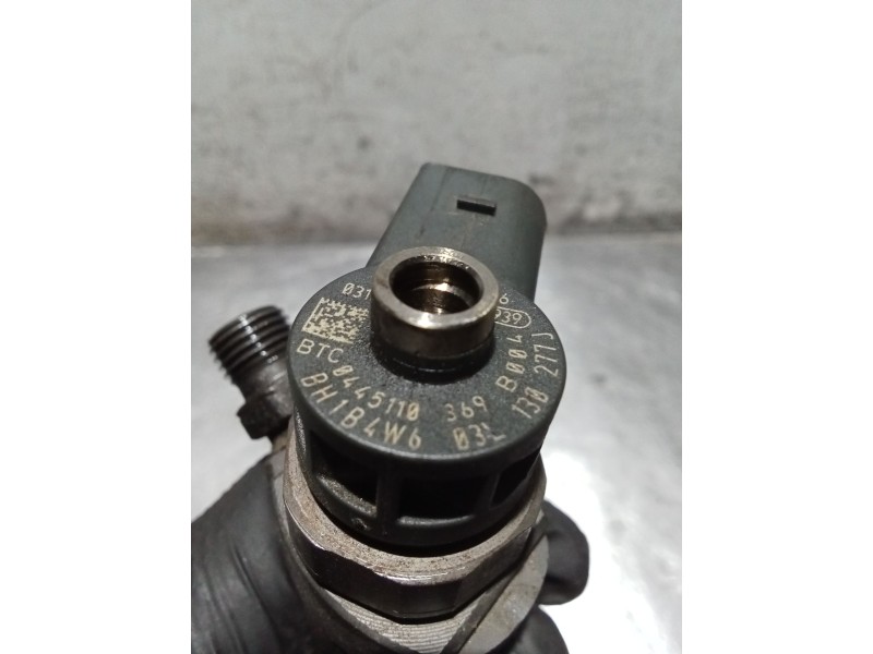 Recambio de inyector para seat alhambra (710, 711) 2.0 tdi referencia OEM IAM 0445110369 03L130277J BOSCH