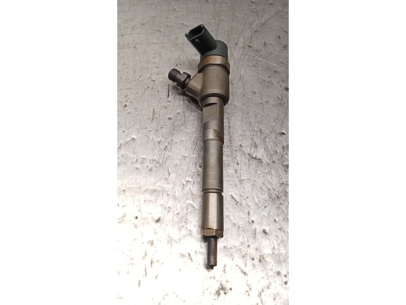 Recambio de inyector para opel corsa e color edition ecoflex referencia OEM IAM 0445110 618  BOSCH