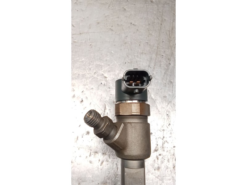 Recambio de inyector para opel corsa e color edition ecoflex referencia OEM IAM 0445110 618  BOSCH