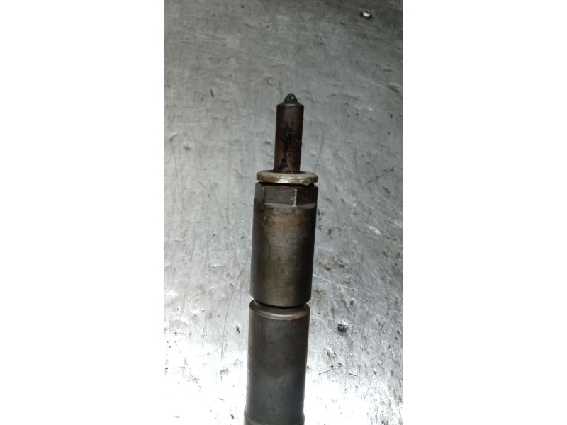 Recambio de inyector para toyota yaris (ncp1/nlp1/scp1) 1.4 turbodiesel cat referencia OEM IAM 0445110214 236700N020 BOSCH