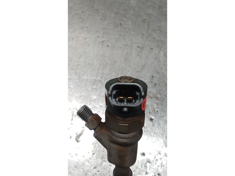 Recambio de inyector para toyota yaris (ncp1/nlp1/scp1) 1.4 turbodiesel cat referencia OEM IAM 0445110214 236700N020 BOSCH