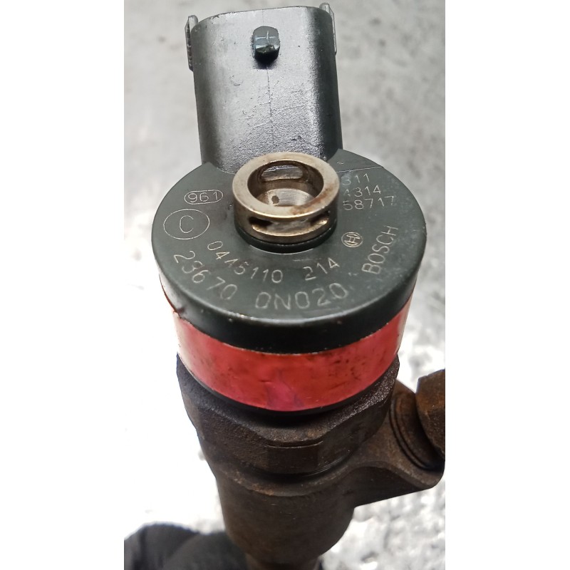 Recambio de inyector para toyota yaris (ncp1/nlp1/scp1) 1.4 turbodiesel cat referencia OEM IAM 0445110214 236700N020 BOSCH