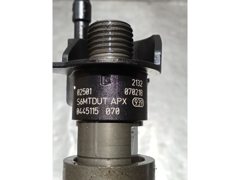 Recambio de inyector para bmw x3 (e83) 3.0 d referencia OEM IAM 779272106 0445115070 BOSCH