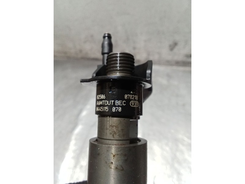 Recambio de inyector para bmw x3 (e83) 3.0 d referencia OEM IAM 779272106 0445115070 BOSCH