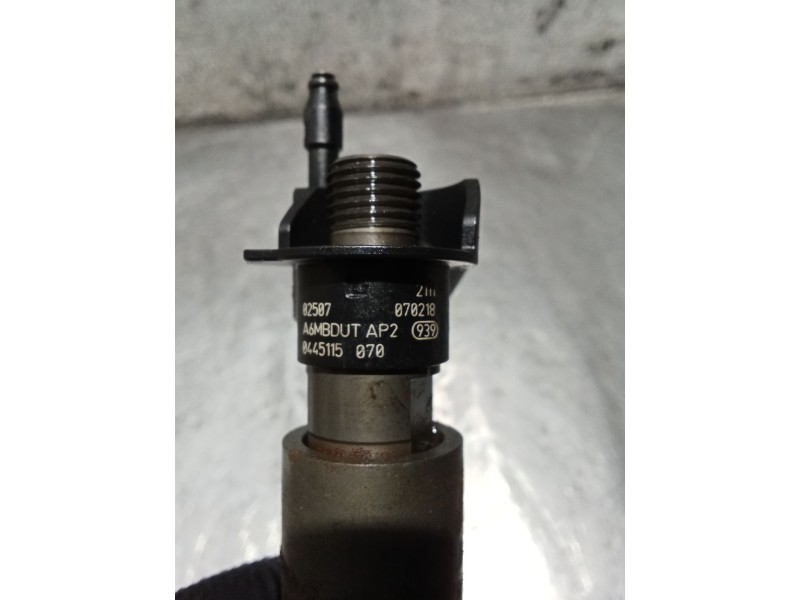 Recambio de inyector para bmw x3 (e83) 3.0 d referencia OEM IAM 779272106 0445115070 BOSCH
