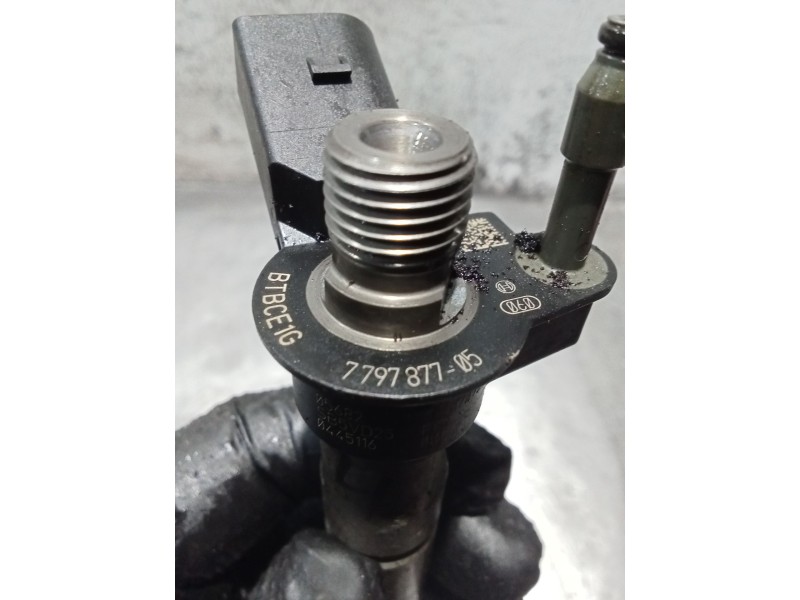 Recambio de inyector para bmw 5 (e60) 520 d referencia OEM IAM 779787705 0445116 BOSCH