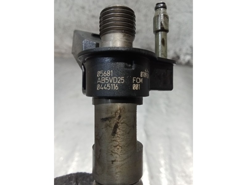 Recambio de inyector para bmw 5 (e60) 520 d referencia OEM IAM 779787705 0445116 BOSCH