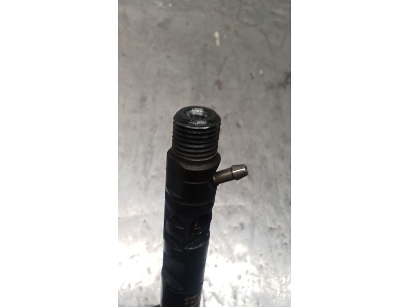 Recambio de inyector para kia carnival ii (gq) 2.9 crdi referencia OEM IAM 338004X500 EJBR02301Z DELPHI