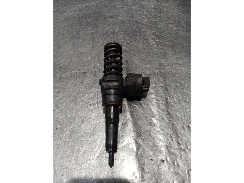 Recambio de inyector para skoda superb (3u4) classic referencia OEM IAM 038130073F 0414720007 BOSCH