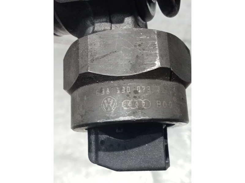 Recambio de inyector para skoda superb (3u4) classic referencia OEM IAM 038130073F 0414720007 BOSCH