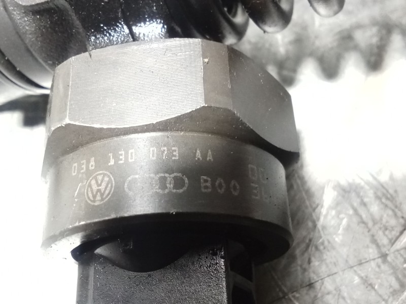 Recambio de inyector para volkswagen passat b5.5 (3b3) 1.9 tdi referencia OEM IAM 038130073AA 0414720028 
