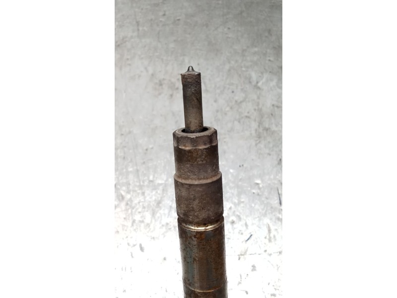 Recambio de inyector para land rover discovery v (l462) 2.0 sd4 4x4 referencia OEM IAM G4D39K546BB 0445110701 BOSCH