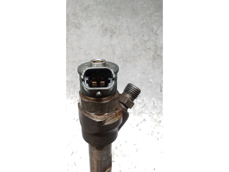 Recambio de inyector para land rover discovery v (l462) 2.0 sd4 4x4 referencia OEM IAM G4D39K546BB 0445110701 BOSCH