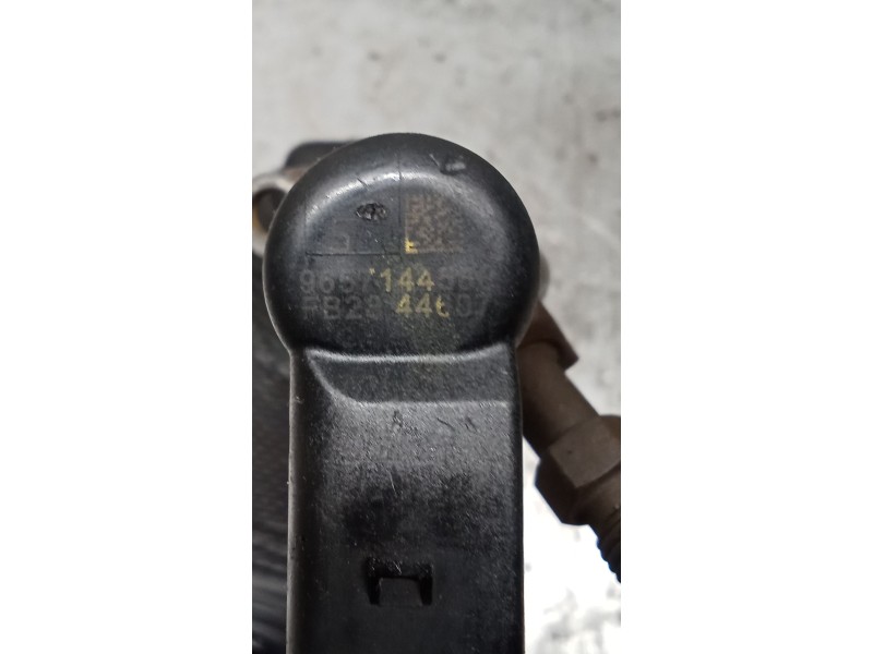 Recambio de inyector para peugeot 407 sw (6e_, 6d_) 2.0 hdi 135 referencia OEM IAM 9657144580 SIEMENS 