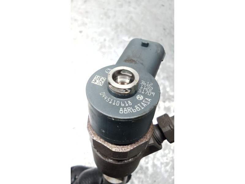 Recambio de inyector para opel corsa e color edition ecoflex referencia OEM IAM 0445110 618  BOSCH