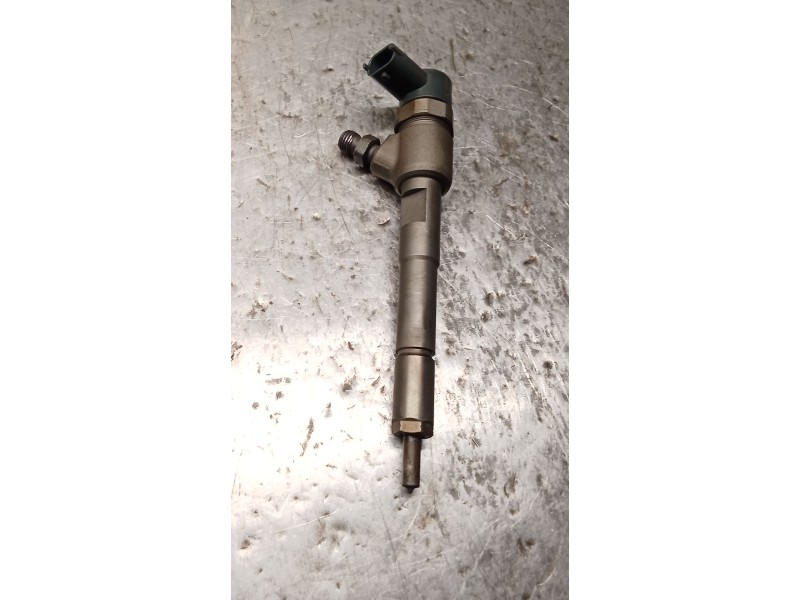 Recambio de inyector para opel corsa e color edition ecoflex referencia OEM IAM 0445110 618  BOSCH