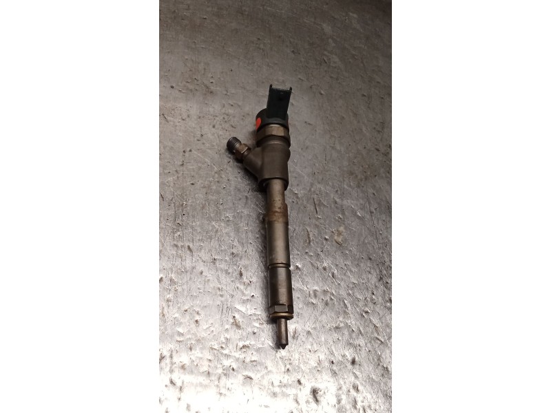 Recambio de inyector para toyota yaris (ncp1/nlp1/scp1) 1.4 turbodiesel cat referencia OEM IAM 0445110214 236700N020 BOSCH