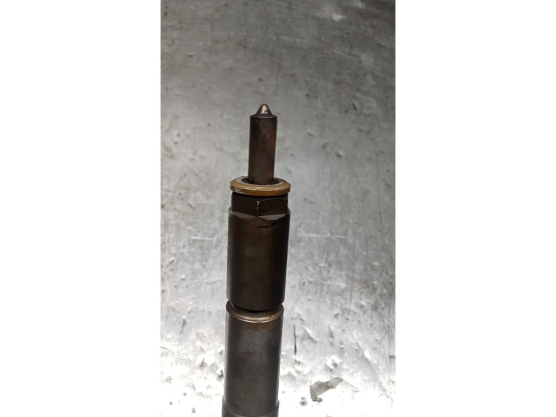 Recambio de inyector para toyota yaris (ncp1/nlp1/scp1) 1.4 turbodiesel cat referencia OEM IAM 0445110214 236700N020 BOSCH