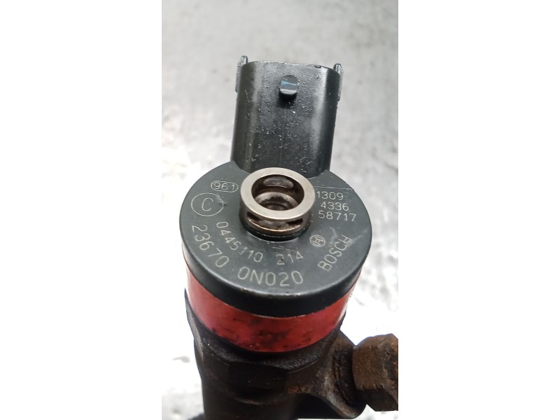 Recambio de inyector para toyota yaris (ncp1/nlp1/scp1) 1.4 turbodiesel cat referencia OEM IAM 0445110214 236700N020 BOSCH