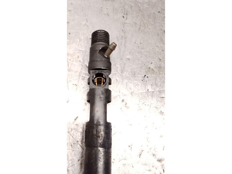 Recambio de inyector para kia carnival ii (gq) 2.9 crdi referencia OEM IAM 338004X500 EJBR02301Z DELPHI