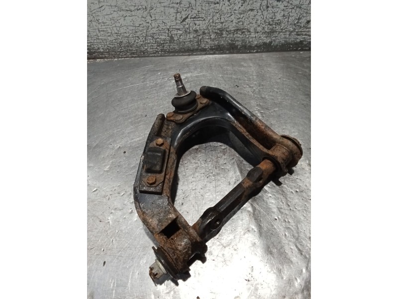 Recambio de brazo suspension superior delantero derecho para daihatsu feroza 1.6 referencia OEM IAM   88