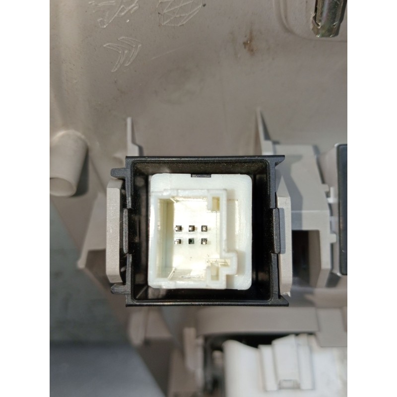 Recambio de luz interior para citroën c5 aircross (ac_, aj_, ar_, a4_) 1.5 bluehdi 130 (acyhzj, acyhzr) referencia OEM IAM 98145