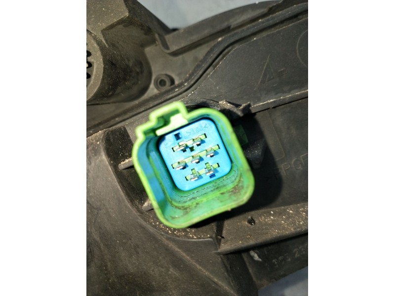 Recambio de faro izquierdo para ford mondeo iii sedán (b4y) 2.0 tdci referencia OEM IAM   