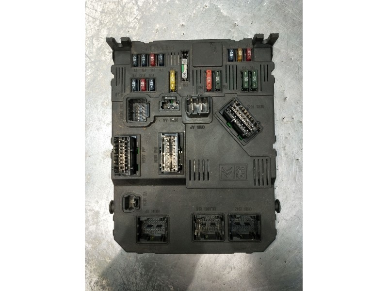 Recambio de caja reles / fusibles para peugeot partner monospace (5_, g_) 2.0 hdi referencia OEM IAM 9650584580 BSIE0100 S118085