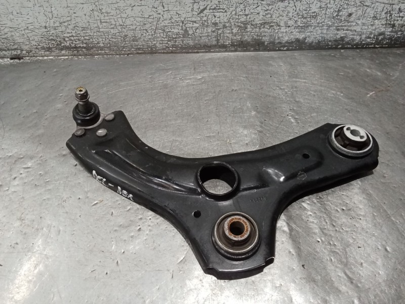 Recambio de brazo suspension inferior delantero derecho para renault clio v referencia OEM IAM   19